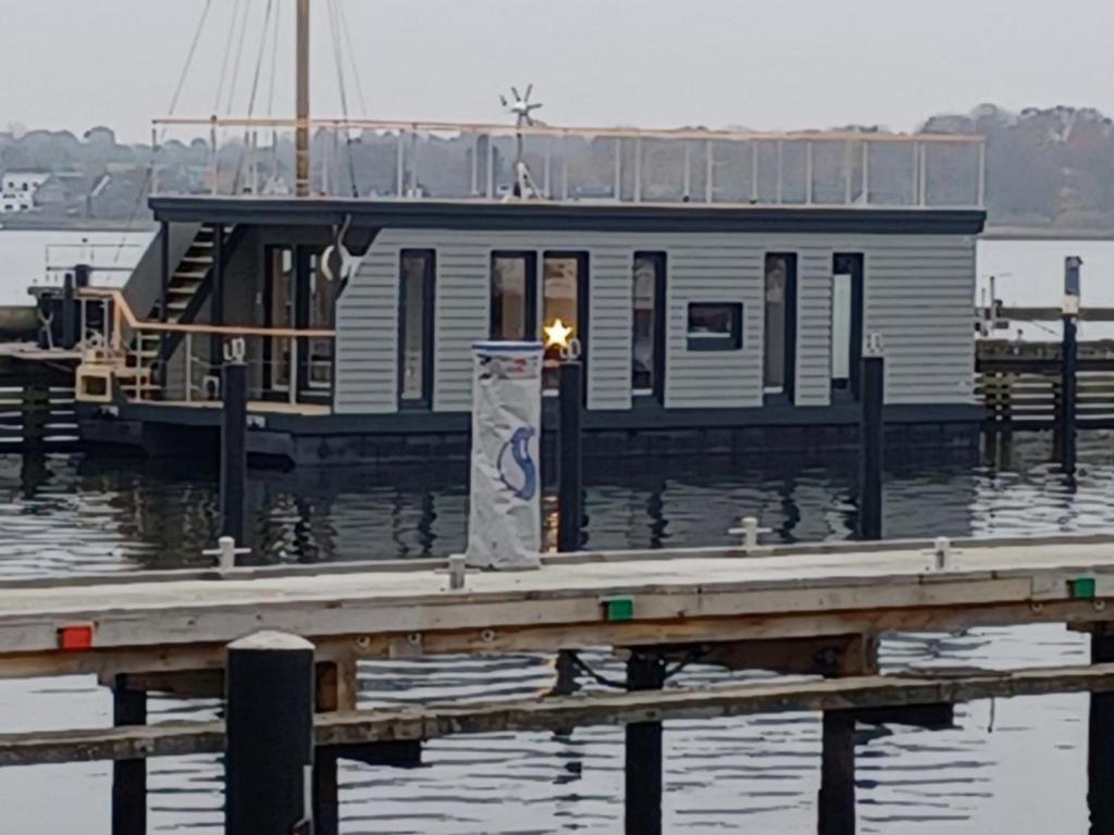 Hausboot Gluecksmomente Mit Dachterrasse In Schleswig Am Ostseefjord Schlei Екстер'єр фото