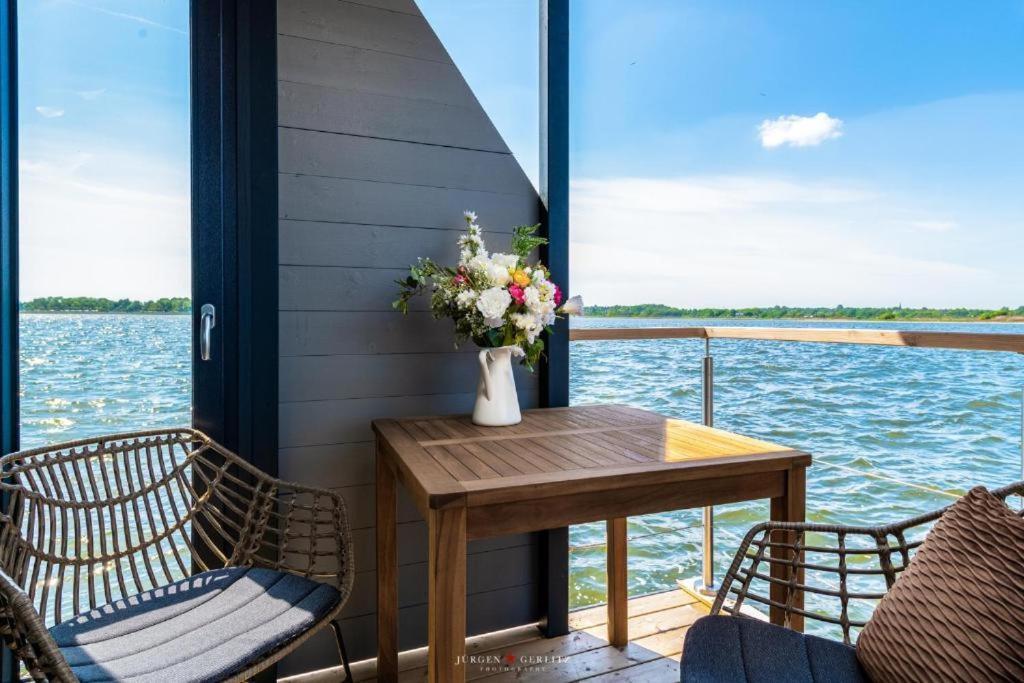 Hausboot Gluecksmomente Mit Dachterrasse In Schleswig Am Ostseefjord Schlei Екстер'єр фото